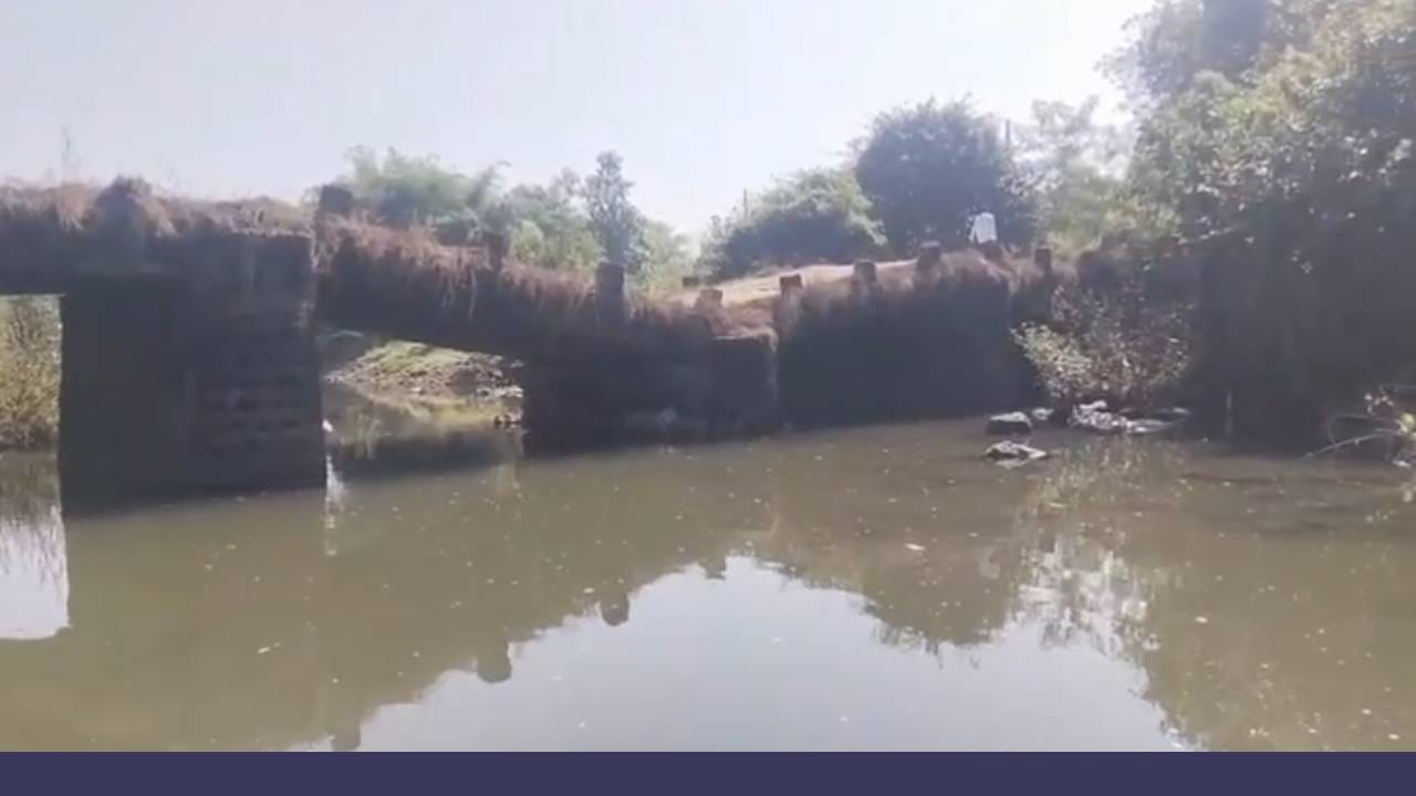 मुरबाडमध्ये पूल कोसळला, अनेकांचा जीव टांगणीला