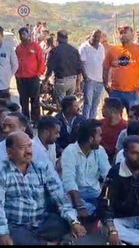 सप्तश्रृंगी गड रस्ता कामात दिरंगाई; अपघातांनी संतप्त ग्रामस्थांचे आंदोलन