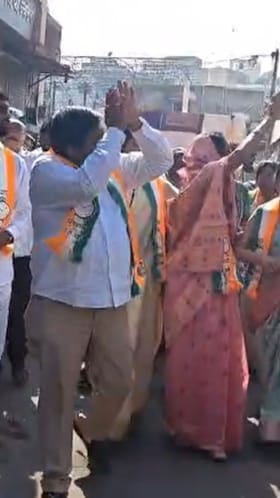 राष्ट्रवादीच्या प्रचारफेरीला बारामतीत प्रचंड प्रतिसाद.