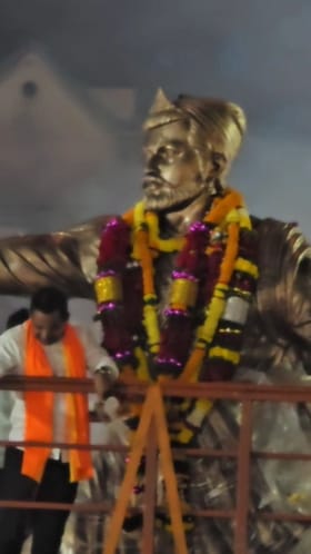 छत्रपती संभाजी महाराजांच्या पुतळ्याचे अहिल्यानगरात आगम
