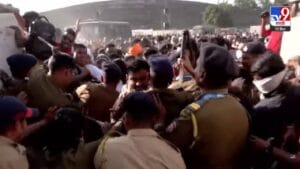 Nagpur Protest  : उच्चशिक्षित तरुणांचं हिंसक आंदोलन,  नागपूर अधिवेशनावर धडकणारा लोटांगण मोर्चा पोलिसांनी रोखला अन्…