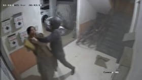 नमस्कार केला, पाठीमागून आला नि चैन हिसकावून पळाला