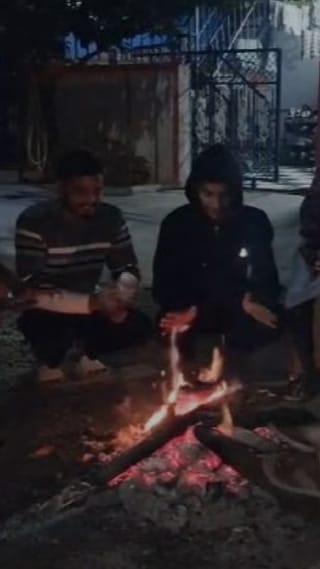 थंडीने अहिल्यानगर गारठले, अबालवृद्धांनी घेतला शेकोट्यांचा आधार