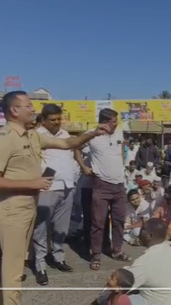 निफाड : श्री मतोबा महाराज यांच्या  मुर्त्या आणि दानपेटीतील रोख रक्कम चोरी प्रकरणी नागरिकांचा रस्तारोको