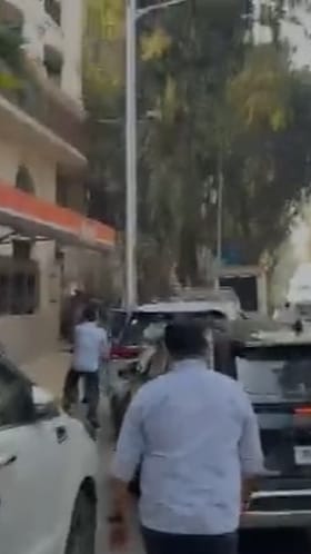 जागावाटपाच्या धामधुमीत शिवसेना नेते वरुण सरदेसाई  राज ठाकरे यांच्या भेटीला.