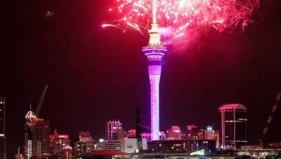 कुठे प्लेट्स फोडतात तर काही ठिकाणी 12 द्राक्ष खाल्ली जातात, जगभरात या देशांमध्ये नवीन वर्ष अशा पद्धतीने करतात साजरे