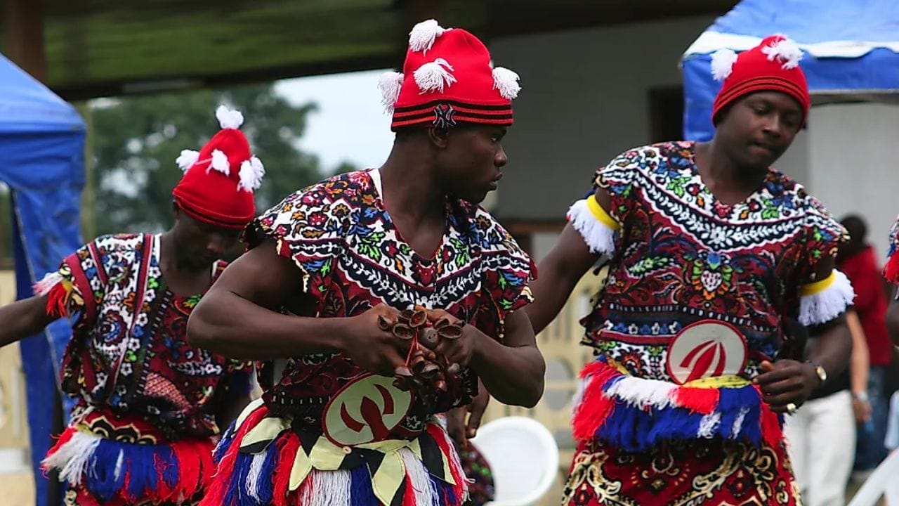 नायजेरिया : सध्याच्या आकडेवारीनुसार, नायजेरिया हा जगातील सर्वात कमी सरासरी आयुर्मान असलेला देश आहे. येथील लोकांचे सरासरी वय अंदाजे 54.6 वर्षे इतकेच आहे.