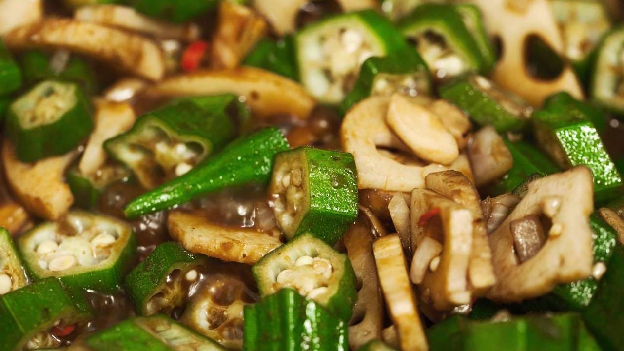 शरीरात युरिक अ‍ॅसिड जास्त आहे. त्यातच भेंडी खाल्ली तर स्थिती आणखी बिघडू शकते. यामुळे भेंडीची भाजी अशा लोकांनी खाणे टाळावे. 