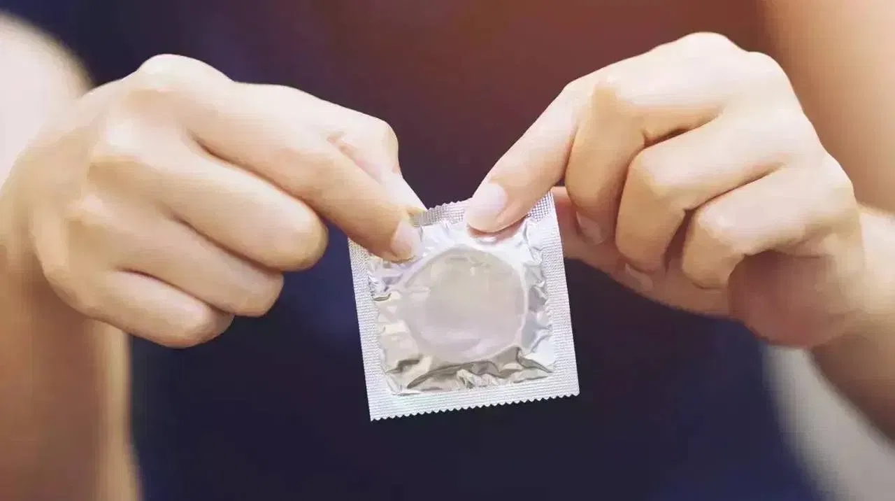 इमर्जन्सी आयटम्स : रात्रीच्या वेळी लोक कंडोम आणि सॅनिटरी पॅड्स यांसारख्या वैयक्तिक वस्तूही ऑर्डर करतात. दिवसाच्या तुलनेत रात्रीच्या वेळी या पदार्थांची मागणी वाढते.   