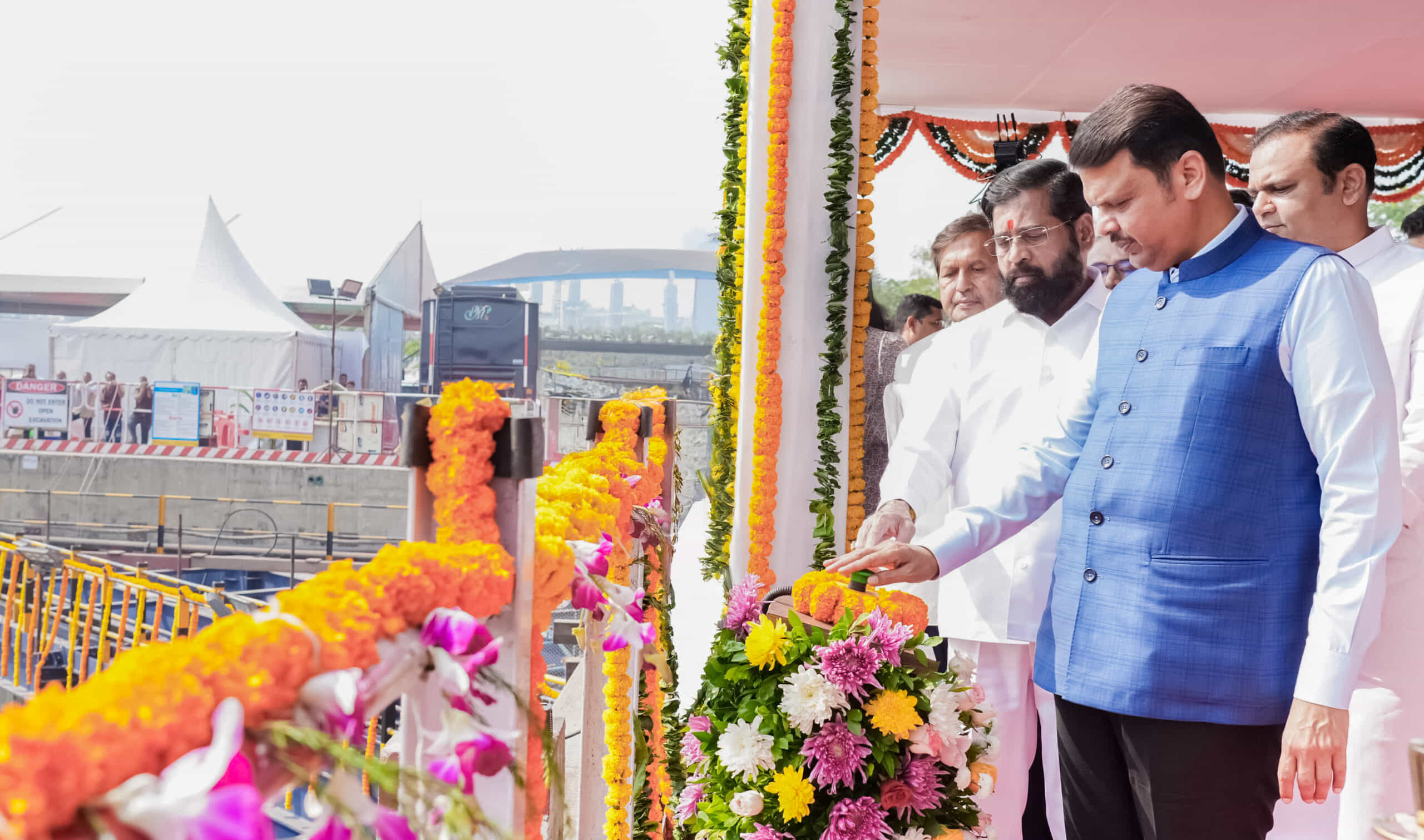 मुंबईच्या पायाभूत सुविधांमध्ये दिवसेंदिवस मोठ्या प्रमाणात वाढ होताना दिसत आहे. अनेकदा फ्री वे वरून आल्यानंतर नरिमन पॉईंटकडे जाण्यासाठी मोठ्या वाहतूक कोंडीचा सामना करावा लागतो. ही वाहतूक कोंडी कमी करण्यासाठी आता ऑरेंज गेट ते मरीन ड्राईव्ह भुयारी मार्ग तयार करण्यात येणार आहे.