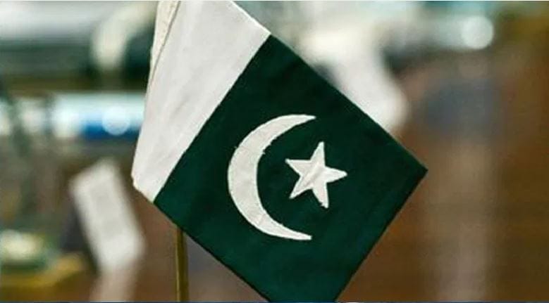 भारत पाकिस्तानला आर्थिक मदत केलेली नाही. भारताने पाकिस्तनला कोणतीही कर्ज दिलेले नाही. दरम्यान, पाकिस्तान आपली स्थिती बदलावी, विकास व्हावा, कर्ज कमी व्हावे यासाठई प्रयत्न करतो. परंतु अद्याप या देशाला त्यात फारशे यश मिळालेले नाही. 