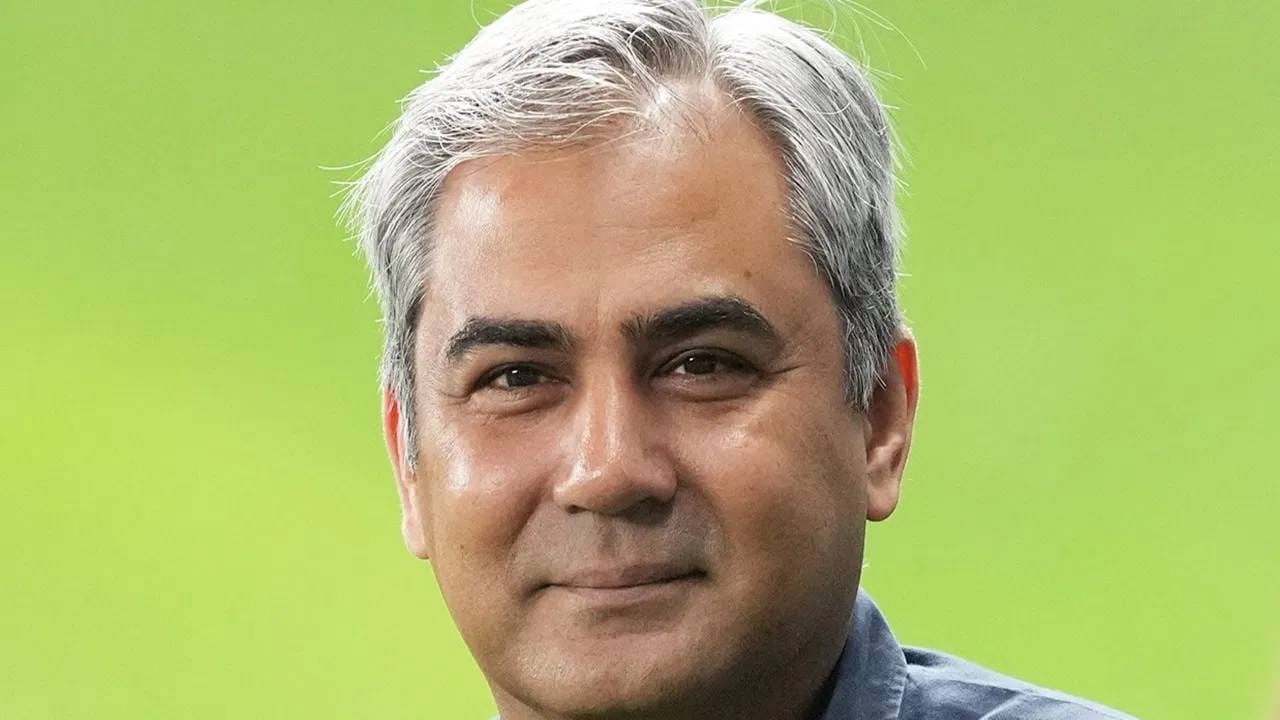 पाकिस्तान सुपर लीगच्या 11व्या पर्वापूर्वी पीसीबीने काही मोठ्या घोषणा केल्या आहेत. भिकेला लागले तर भिकेचे डोहाळे काही केल्या कमी होताना दिसत नाही. पाकिस्तानमधील दोन नव्या आंतरराष्ट्रीय स्टेडियम आणि पीएसएलच्या बक्षिसाची रक्कम जाहीर केली आहे. (फोटो- पीटीआय)