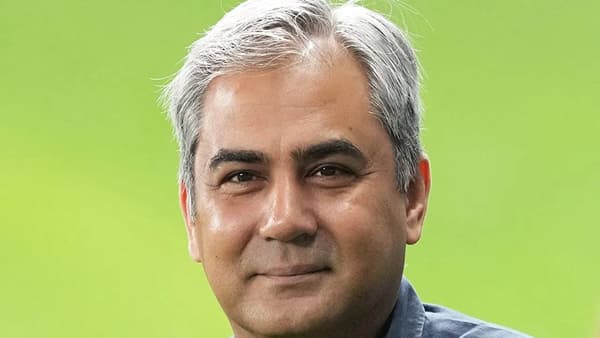 पाकिस्तान सुपर लीगच्या 11व्या पर्वापूर्वी पीसीबीने काही मोठ्या घोषणा केल्या आहेत. भिकेला लागले तर भिकेचे डोहाळे काही केल्या कमी होताना दिसत नाही. पाकिस्तानमधील दोन नव्या आंतरराष्ट्रीय स्टेडियम आणि पीएसएलच्या बक्षिसाची रक्कम जाहीर केली आहे. (फोटो- पीटीआय)