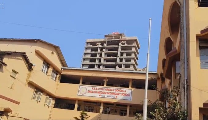 शनिवारी पहाटेच्या सुमारास स्ट्ऱाँगरूममध्ये ठेवण्यात आलेल्या मतपेट्या खाली असलेल्या लाकडी कपाटाचा दरवाजा उघडल्याने एकच गोंधळ उडाला . याचे सीसीटीव्ही फुटेज तपासण्याचा निर्णय घेण्यात आला.