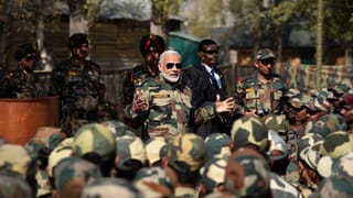 2025 : सुरक्षित भारत! पंतप्रधान मोदींच्या नेतृत्वाखाली भारताच्या लष्करी निर्धाराची पुनर्व्याख्या