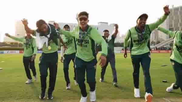 IND vs Pak U 19 Asia Cup Final : धुरंधरमधील अक्षय खन्नाच्या डान्स स्टेपची पाकिस्तानी टीमने वाट लावली, असे नाचत होते की..एकदा हा VIDEO बघा