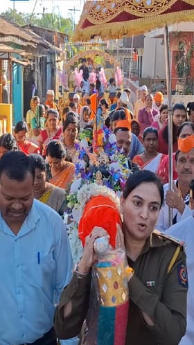 इगतपुरी शहराच्या मानाच्या साई पालखीचं शिर्डीकडे प्रस्थान.