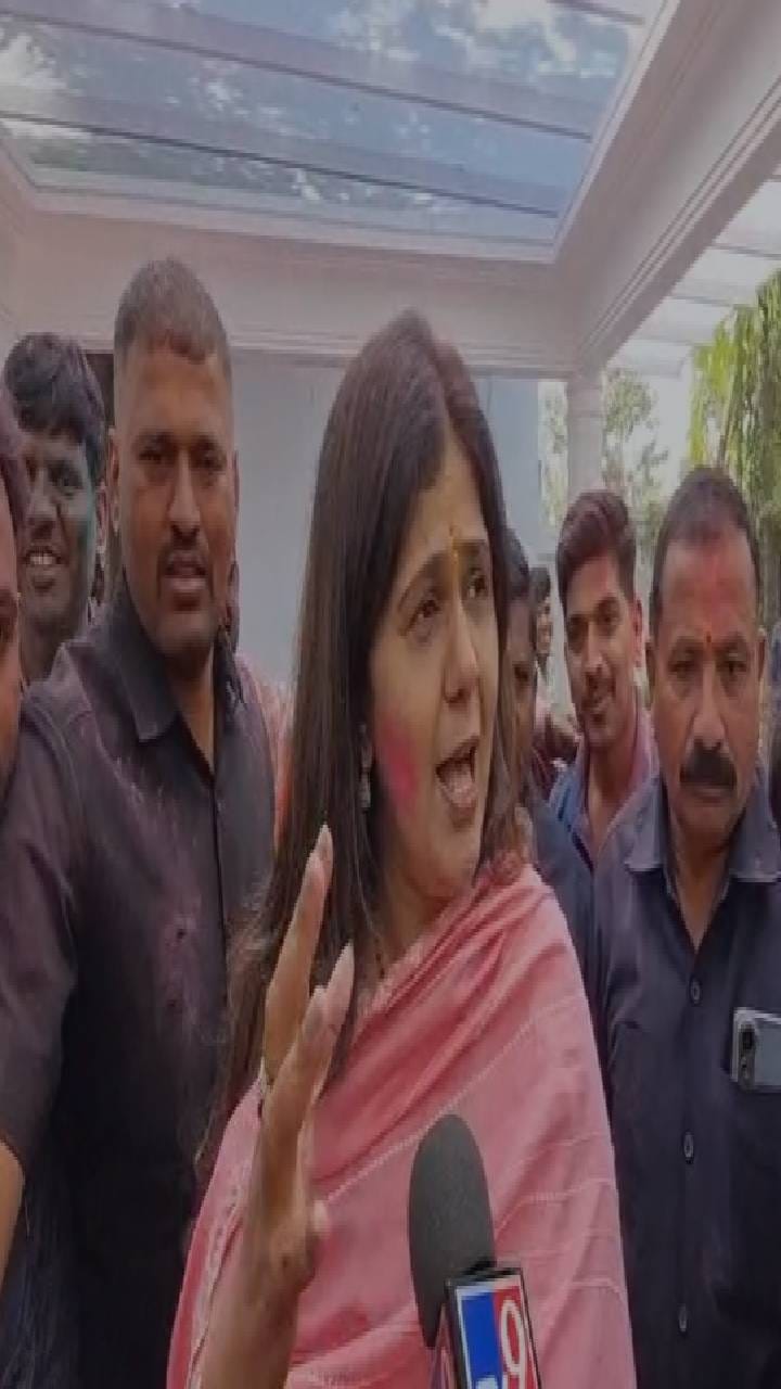 मी कार्यकर्त्यांना काय देऊ शकले फक्त धीर देऊ शकले - पंकजा मुंडे