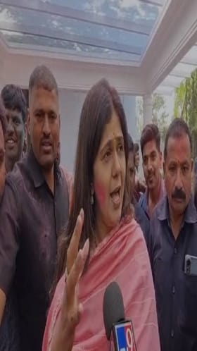 मी कार्यकर्त्यांना काय देऊ शकले फक्त धीर देऊ शकले - पंकजा मुंडे