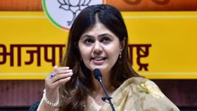 पंकजा मुंडे यांना मोठा झटका, बीड धारुरमध्ये भाजपचे सर्व उमेदवार हरले