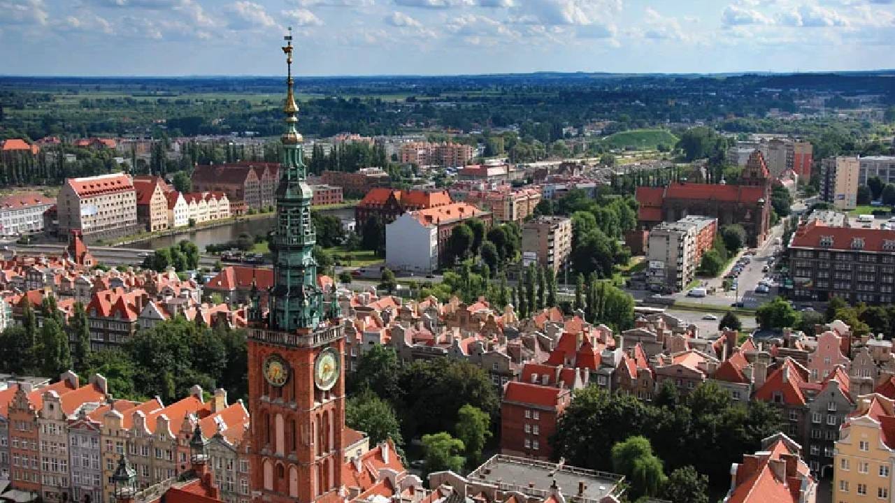 तेजस्वी यादव आपल्या मुलांसह युरोपला गेले, तुम्ही ‘या’ देशांमध्ये स्वस्तात जाऊ शकता, जाणून घ्या