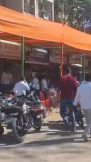 अंबरनाथच्या मातोश्री नगर परिसरात पोलिसांकडून सौम्य लाठीचार्ज