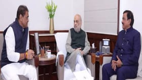 आधी सुप्रिया सुळे आता प्रफुल्ल पटेल अमित शहांच्या भेटीला, दिल्लीत.... आधी सुप्रिया सुळे आता प्रफुल्ल पटेल अमित शहांच्या भेटीला, दिल्लीत....