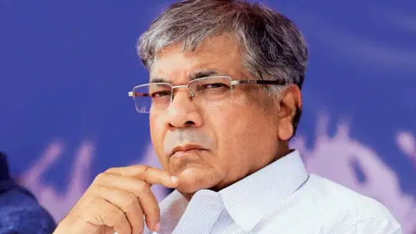 जेलमध्ये जाण्यासाठी अजिबात घाबरू नका, प्रकाश आंबेडकरांनी सर्व राजकीय पक्षांना का केलं आवाहन? कोर्टाच्या आदेशावरचं मोठं विधान काय?