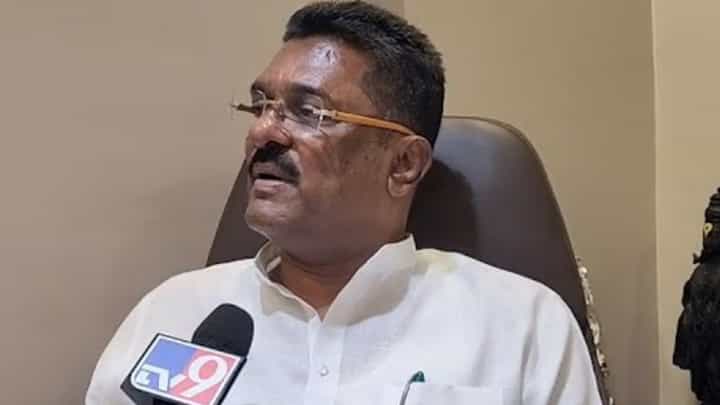 24 तासात युतीबाबत निर्णय करा, अन्यथा..; शिंदेंच्या मंत्र्याचा भाजपला थेट इशारा 24 तासात युतीबाबत निर्णय करा, अन्यथा..; शिंदेंच्या मंत्र्याचा भाजपला थेट इशारा