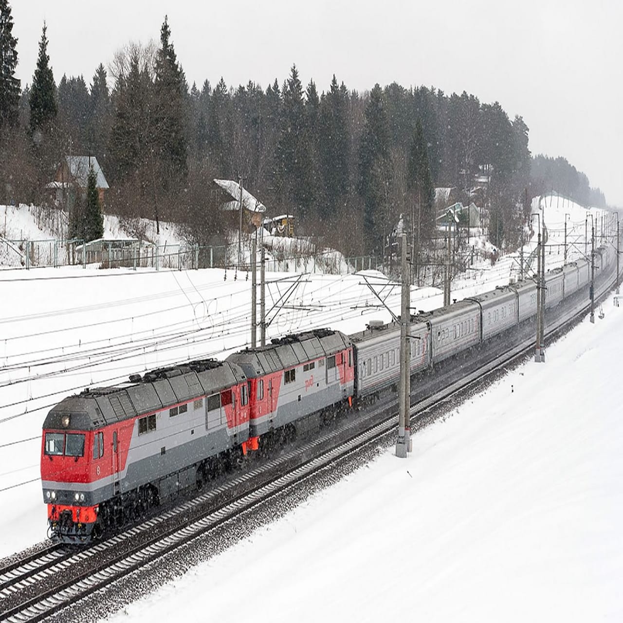 रशियाचे राष्ट्राध्यक्ष व्लादिमीर पुतिन 4 ते 5 डिसेंबर 2025 दरम्यान भारत दौऱ्यावर आहेत. पुतिन यांच्या भेटीदरम्यान अनेक मुद्द्यांवर चर्चा होण्याची शक्यता आहे. दरम्यान, पुतिन यांचा आलिशान किल्ला, मोठे खाजगी जेट, मोठी नौका, महागडी घड्याळे आणि अगदी एक घोस्ट ट्रेन हे सर्व बातम्यांमध्ये चर्चेचा विषय आहे.