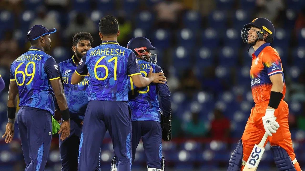 टी20 वर्ल्डकप 2026 स्पर्धेसाठी अवघ्या दीड महिन्यांचा अवधी शिल्लक आहे. या स्पर्धेपूर्वी 20 संघांनी जोरदार तयारी सुरु केली आहे. भारतीय संघही टी20 मालिका खेळत असून तयारी करत आहे. दुसरीकडे काही संघ महत्त्वाचे बदल करत आहे. असाच एक निर्णय श्रीलंकेने घेतला आहे. (Photo: Getty Images)