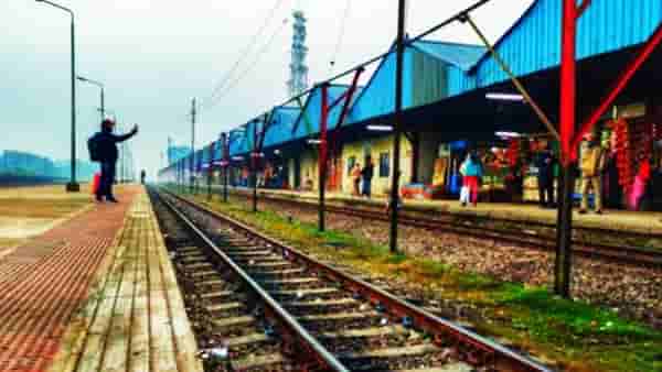 Railway: भारताचे एकमेव रेल्वे स्टेशन, जिथं प्लॅटफॉर्म तिकीट नाही दाखवावा लागतो पासपोर्ट, नाव ऐकून बसेल धक्का