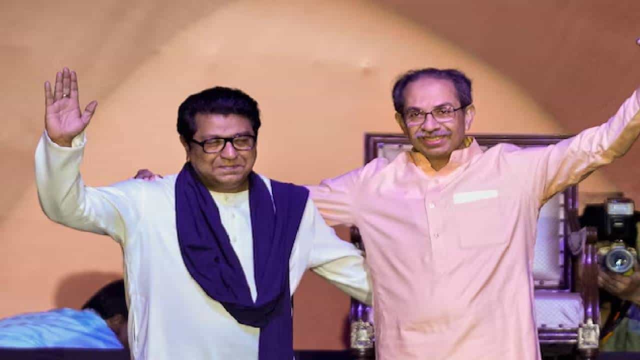 Election 2026 : काल युतीची घोषणा आणि आज हे असं व्हावं, उद्धव ठाकरेंना सर्वात मोठा धक्का, बडा नेता 43 वर्षानंतर शिवसेनेतून पडणार बाहेर