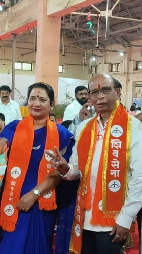 ठाण्यात शिवसेनेने अर्ज भरताना केलं शक्तिप्रदर्शन.