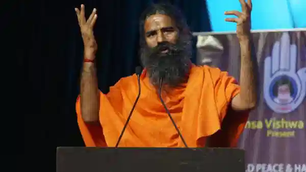 रामदेव बाबांनी हिवाळ्यासाठी बनवला खास नाश्ता, थंडी होईल गायब