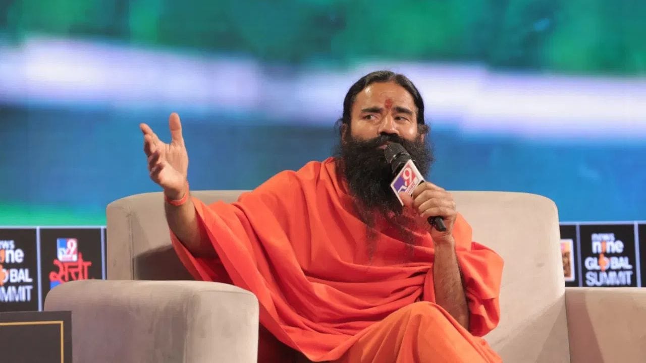 हृदय निरोगी ठेवण्यासाठी रामदेव बाबांनी सांगितला खास उपाय, ही योगासने ठरतील फायदेशीर