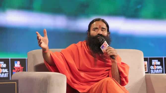 हृदय निरोगी ठेवण्यासाठी रामदेव बाबांनी सांगितला खास उपाय, ही योगासने ठरतील फायदेशीर