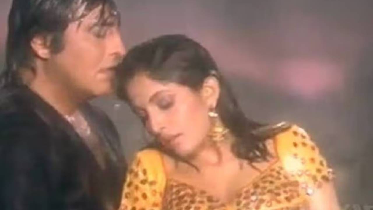 'चाहे मेरी जान तू ले ले' गाण्यामध्ये राम्याला ग्लॅमरस अवतारात दाखवण्यात आलं होतं, ज्यात तिने शानदार परफॉर्मन्स दिली होती. या गाण्यात विनोद खन्ना आणि फिरोज खान दोघेही दिसतात. पण फिरोज खान फ्लर्ट करताना दिसतात.