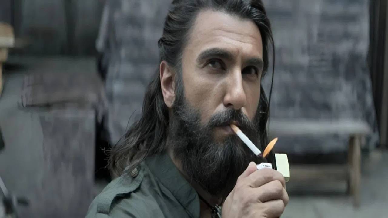 धुरंधरच्या हिरो रणवीर सिंहकडे आहे करोडोची Hummer EV, कार कलेक्शन मध्ये या महागड्या गाड्यांचा समावेश धुरंधरच्या हिरो रणवीर सिंहकडे आहे करोडोची Hummer EV, कार कलेक्शन मध्ये या महागड्या गाड्यांचा समावेश