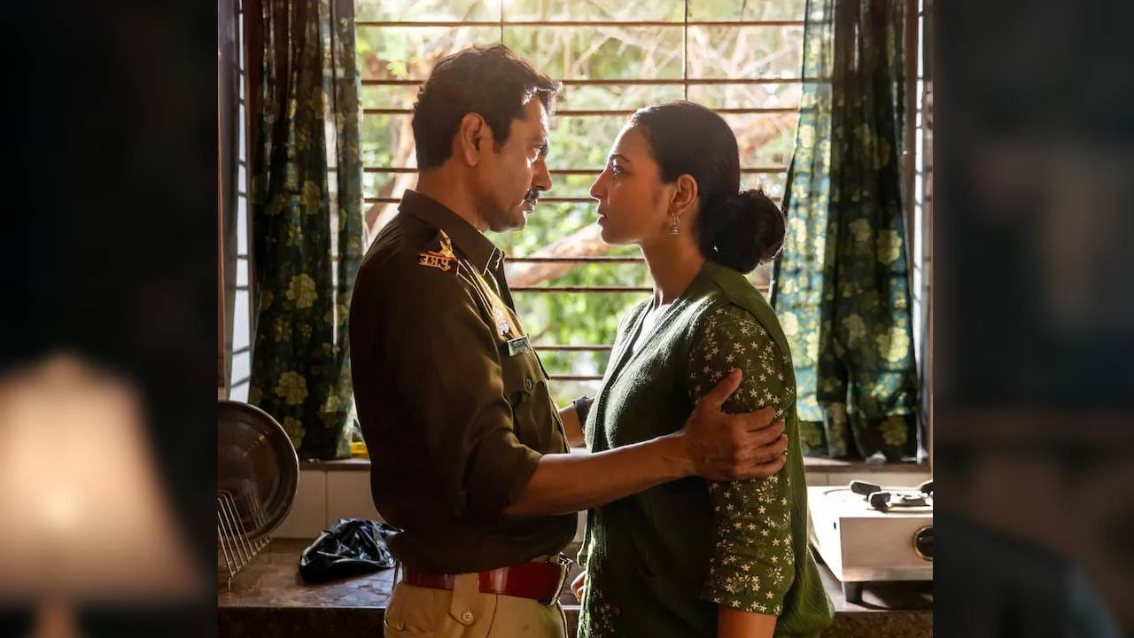 या चित्रपटाची कथा कानपूरच्या प्रतिष्ठित बंसल कुटुंबाभोवती फिरते. हे शहरातील एक मोठे आणि श्रीमंत कुटुंब आहे. चित्रपटाच्या सुरुवातीलाच या कुटुंबातील ६ सदस्यांची हत्या होते. येथूनच चित्रपट थ्रिलर बनतो आणि मोठा ट्विस्ट घेतो. त्यानंतर हा हाय-प्रोफाइल केस सोडवण्याची सुरुवात होते.