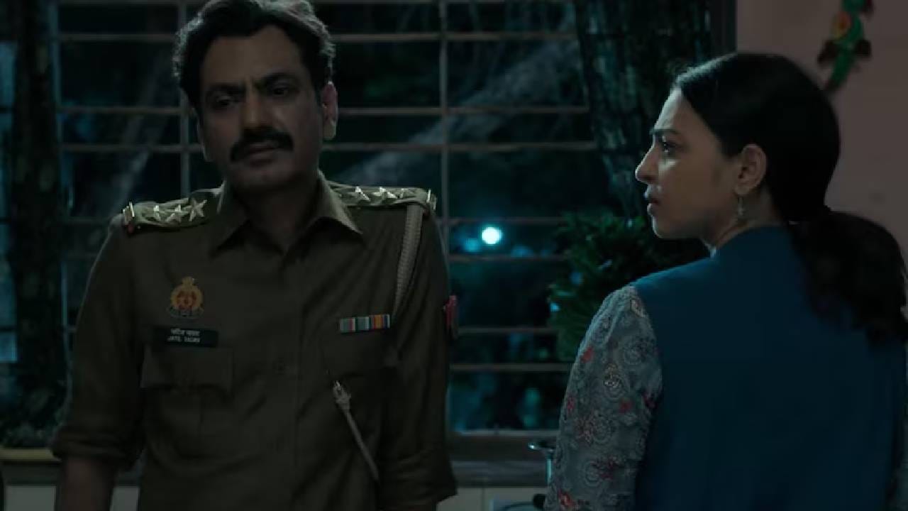 'रात अकेली है: द बंसल मर्डर्स' चित्रपटात सस्पेंसचा जबरदस्त तडका आहे, जो पहिल्या मिनिटापासूनच सुरू होतो. त्यानंतर तुम्ही स्वतःला संपूर्ण चित्रपट पाहण्यापासून रोखू शकणार नाही. ही कथा विचार करायला भाग पडते. खास गोष्ट म्हणजे या चित्रपटाची कथा अशी बांधली गेली आहे की तुम्हाला शेवटपर्यंत खुनी कोण हे समजणार नाही, पण जेव्हा खऱ्या खुनीचा चेहरासमोर येतो तेव्हा होश उडतील. 'रात अकेली है: द बंसल मर्डर्स'चा क्लायमॅक्स जबरदस्त आहे.