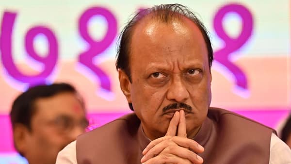 बड्या महिला नेत्याने अजित पवारांची साथ सोडली, तडकाफडकी राजीनाम्याने खळबळ