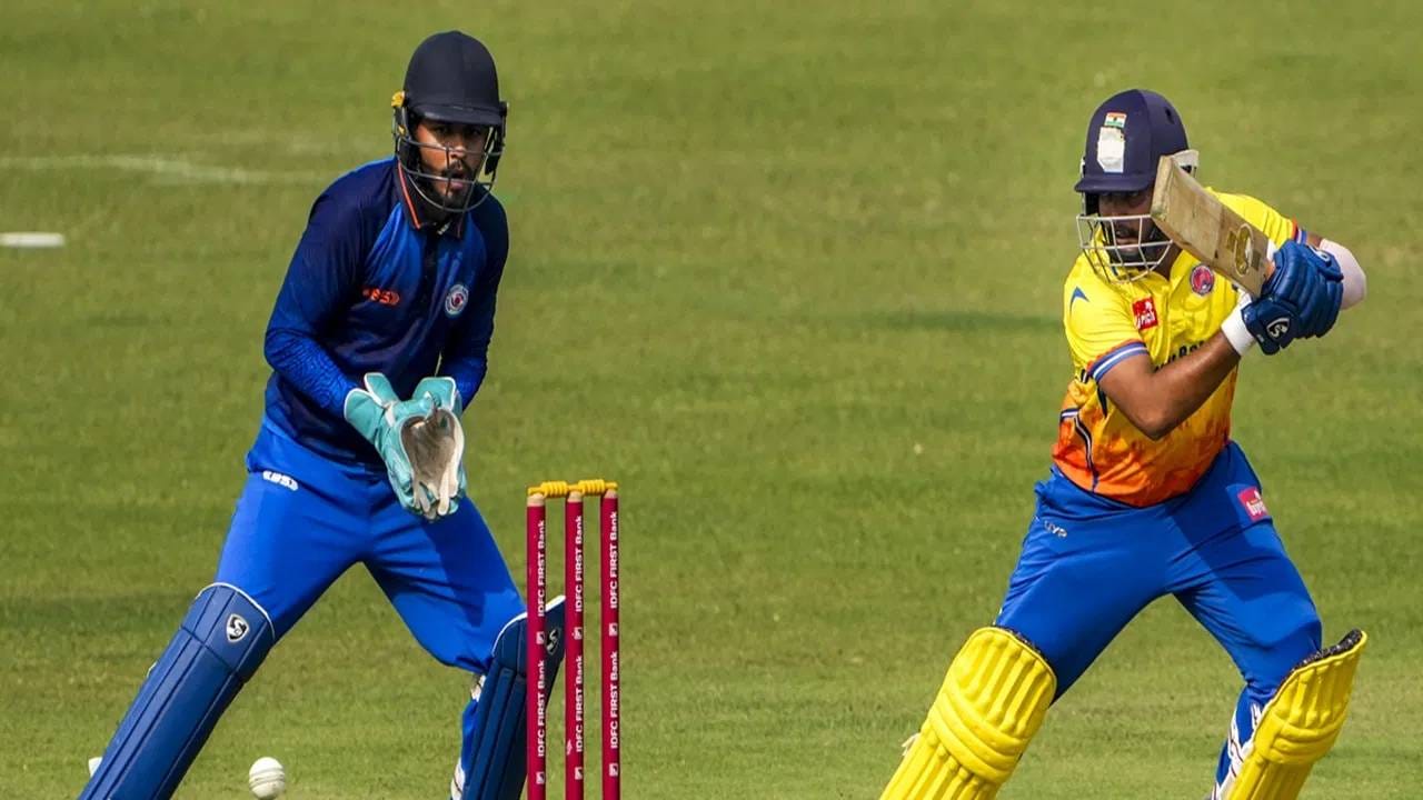 सय्यद मुश्ताक अली स्पर्धेत बिहारचा सलग तिसरा पराभव आहे. आतापर्यंत वैभव सूर्यवंशीचा झंझावात पाहायला मिळत आहे. पण संघाची कामगिरी मात्र सुमार आहे. वैभवने या स्पर्धेत आतापर्यंत काही विक्रम आपल्या नावावर केले आहेत.   (Photo- PTI)