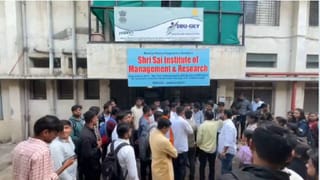 साई कॉलेजचा विद्यार्थ्यांच्या भवितव्याशी खेळ; परीक्षा शुल्क भरुनही हॉलतिकीट दिलेच नाही, विद्यार्थ्यांचे ठिय्या आंदोलन