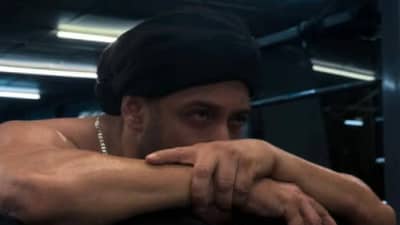 कधी बॅकग्राऊंड डान्सर तर कधी 75 रुपये पगार, आज हा अभिनेता करतोय बॉलिवूडवर राज्य