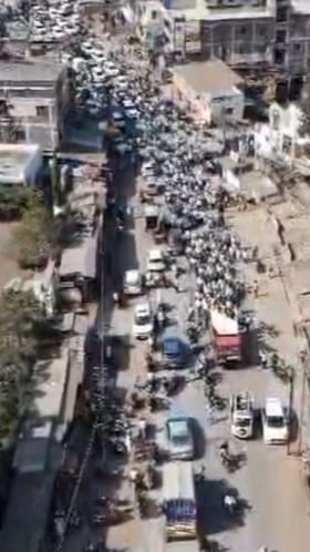 नाशिक-पुणे सेमी हायस्पीड रेल्वे अकोले-संगमनेर मार्गे नेण्याच्या मागणीसाठी मोर्चा