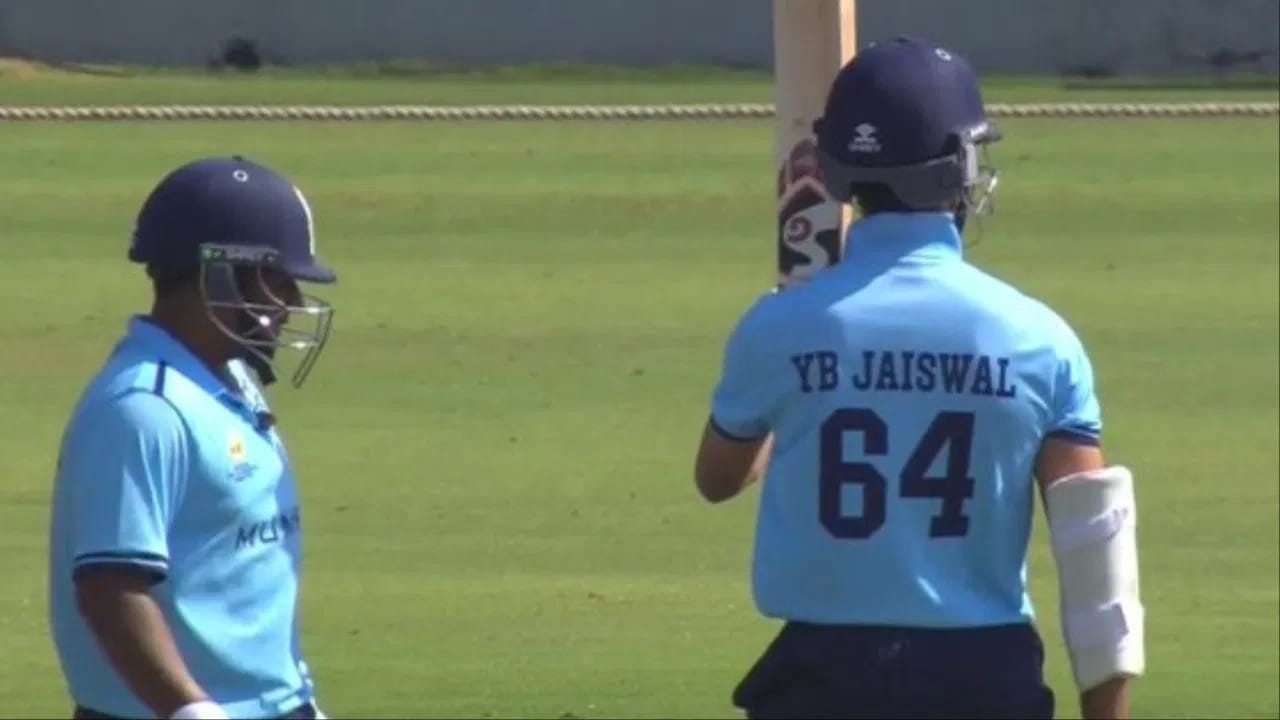 मुंबई क्रिकेट टीमने सय्यद मुश्ताक अली ट्रॉफी 2025 स्पर्धेत सुपर लीग सामन्यात हरयाणावर 4 विकेट्सने विजय मिळवला. यशस्वी जैस्वाल आणि सर्फराज खान ही जोडी मुंबईच्या विजयाची हिरो ठरली. (Photo Credit: Twitter/Jio Hotstar)