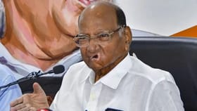 मोठी बातमी! शरद पवारांना जबर धक्का, दोन बड्या नेत्यांनी सोडली साथ.