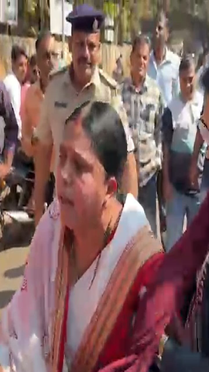 Kolhapur : कर्नाटक सरकारच्या सीमा भागातील दडपशाहीचा ठाकरे गटाकडून निषेध