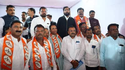 एका दगडात दोन पक्षी! एकनाथ शिंदेंकडून काँग्रेस, ठाकरेंना मोठा धक्का; असंख्य पदाधिकाऱ्यांचा शिवसेवेत प्रवेश